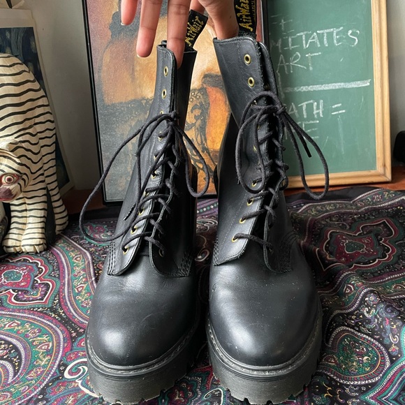 Heeled dr. Marten boots, size 11, never worn out, great condition!/ like new - Picture 4 of 5